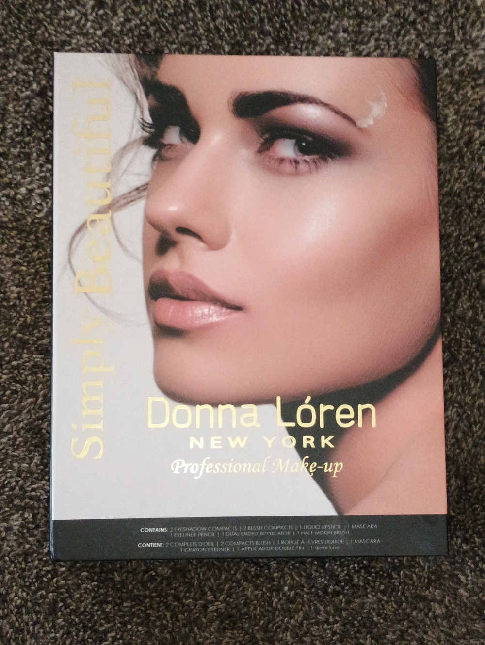 Donna Loren Simply Beautiful Professional Makeup Palette - Nude Pink Shades